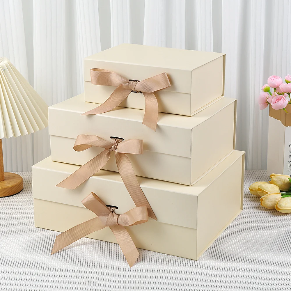 Magnetic Closure Packaging Box Gift Box Foldable by PacksFactory
