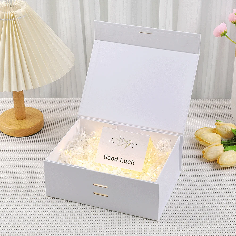 Magnetic Closure Packaging Box Gift Box Foldable by PacksFactory